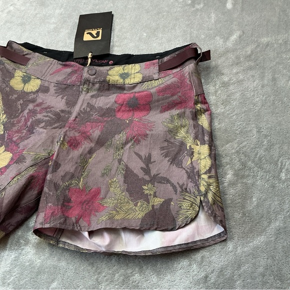 FLYLOW Marion Shorts womens Medium backcountry boardshorts quick dry adjustable - Picture 2 of 10